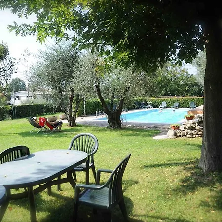 Holidays Ξενοδοχείο με διαμερίσματα Λατζίζε