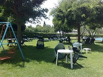 Ξενοδοχείο με διαμερίσματα Holidays 2*